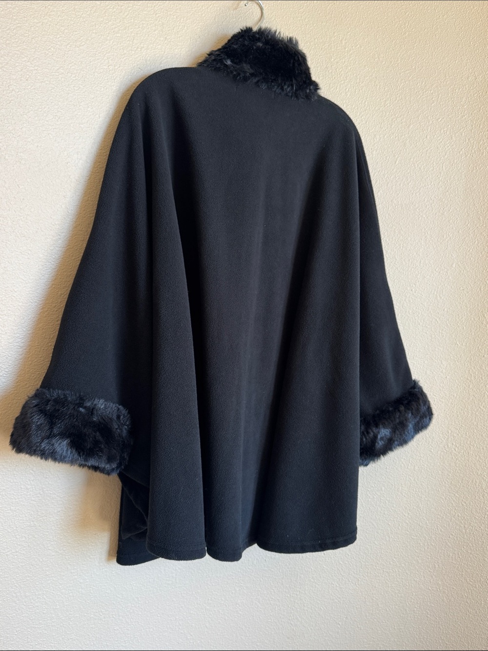 Fur Trim Cape - Picture 5 of 11